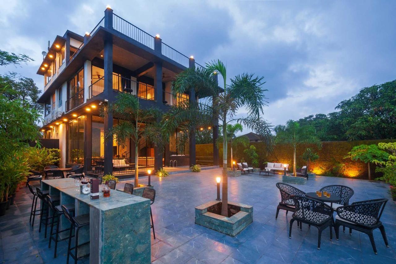 Sunset Boulevard by Stayvista: Lakeside Pet-Friendly Villa with Pool Karjat Exterior photo