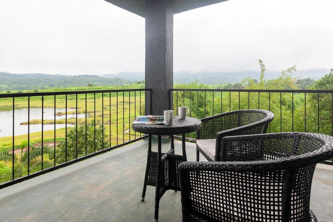 Sunset Boulevard by Stayvista: Lakeside Pet-Friendly Villa with Pool Karjat Exterior photo